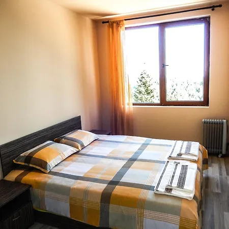 Pine Hills Aparthotel 3*